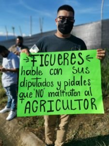Productores protestan frente a casa de diputado del PLN ante aprobación de proyecto para modificar CNP