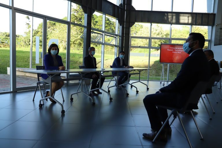 Acuerdo abre puerta a estudiantes del TEC en conocimientos  avanzados en TIC