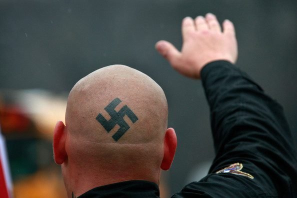 Neonazismo y los peligros para las minorías europeas