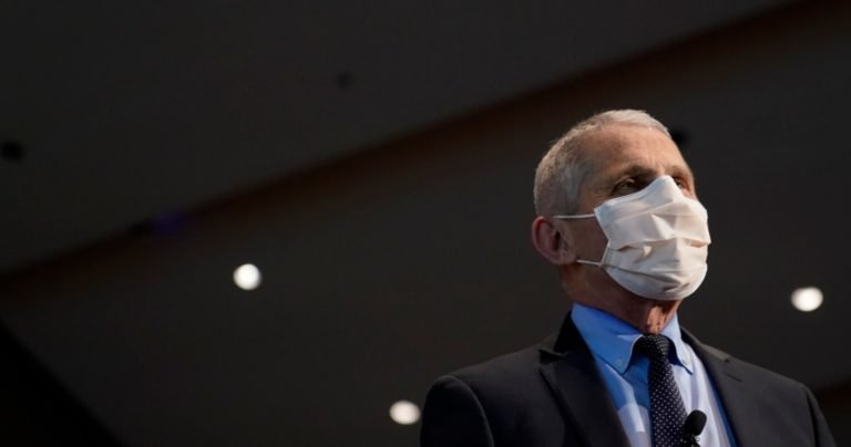 Fauci: El brote por ómicron ha alcanzado su punto máximo