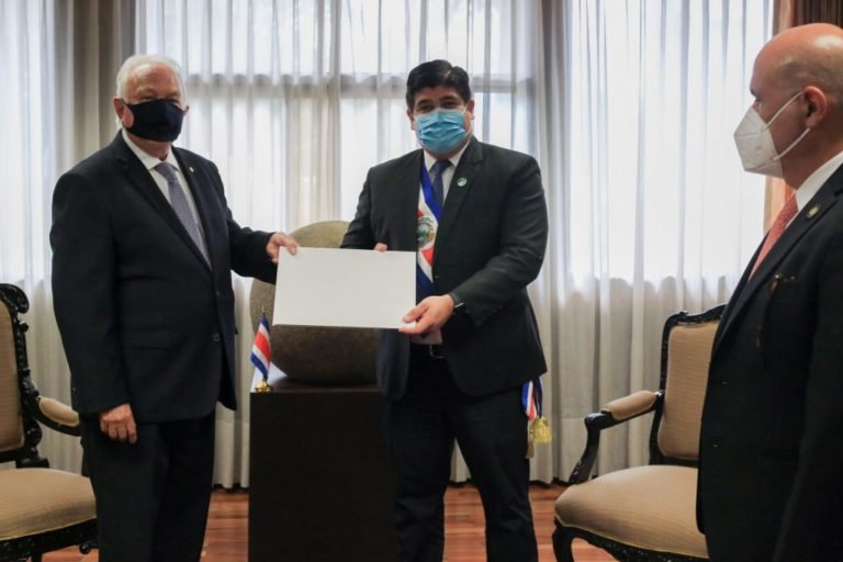 Presidente recibe las Cartas Credenciales de ocho nuevos embajadores