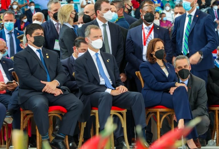 Presidente Alvarado participó en toma de posesión en Honduras