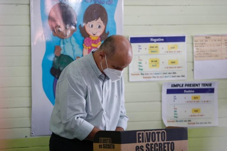 José María Figueres emite su voto: Yo represento la experiencia