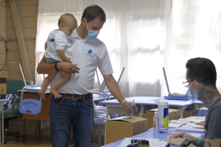 Pablo Sibaja emite su voto: Nueva República marcará un antes y un después en la historia política de este país