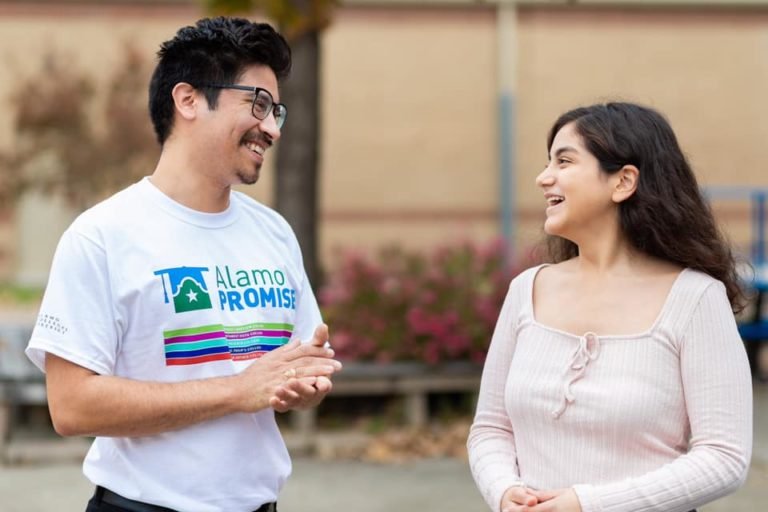 EE.UU. entrega premio de $100.000 a 4 universidades ticas para intercambios científicos y de investigación