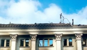 Ucrania reporta 300 muertos en bombardeo de teatro de Mariúpol