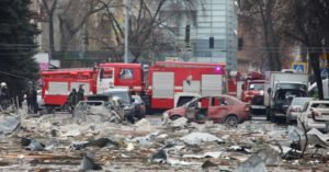 Rusia aumenta amenaza contra Kiev, Ucrania resiste en el sexto día de la invasión