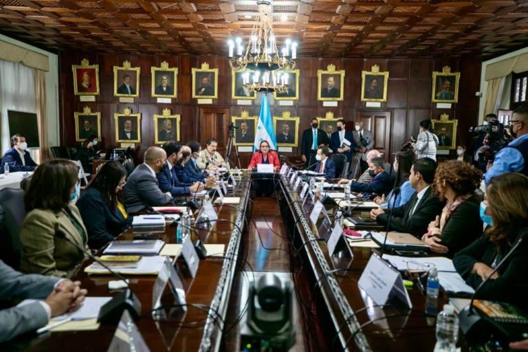 Honduras se declara libre de minería a cielo abierto y cancelará concesiones