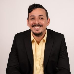 Ariel Robles a Pilar Cisneros, “podemos usar tablets y celular para evitar el papel”