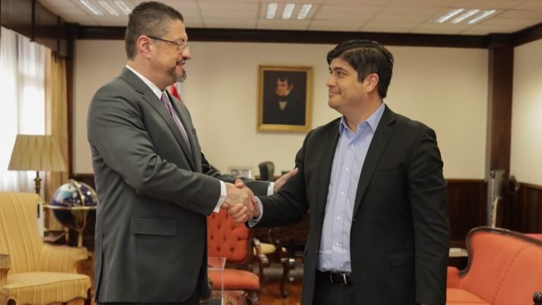 Carlos Alvarado se reunirá este lunes con el mandatario electo Rodrigo Chaves en Casa Presidencial