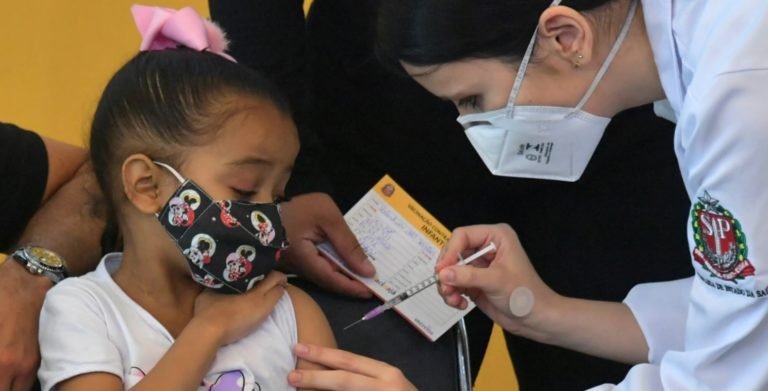 Pediatras de EE.UU. apuntan a tres antivirales para combatir el COVID-19 en niños