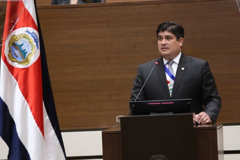 Carlos Alvarado asegura que trabajaron como un gobierno laico para que nadie pueda ser discriminado