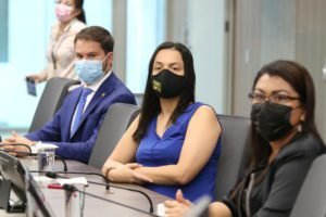 Frente Amplio propone reformar regla fiscal para reactivar economía