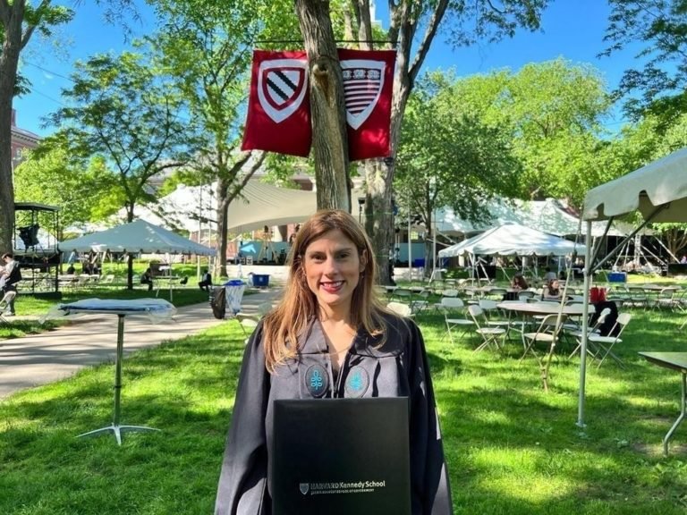 Andrea Álvarez se graduó este fin de semana como MSc. en Administración Pública en Harvard