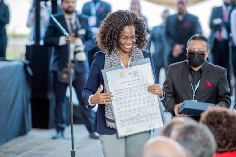 Campbell recibe reconocimiento en virtud de la defensa de los derechos de las mujeres y la cultura afrodescendiente