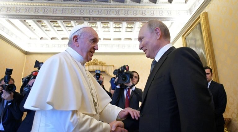 Papa Francisco quiere reunirse con Putin en Moscú