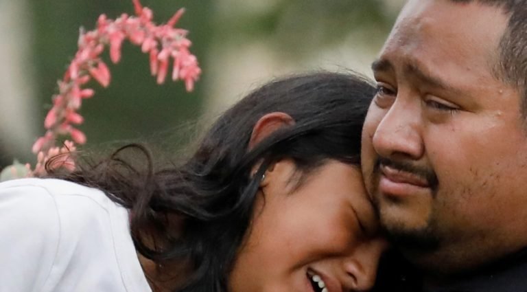 Dolor y furia: letal tiroteo en Texas reaviva el debate sobre el control de las armas