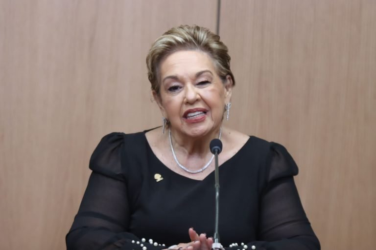 Gloria Navas señala que no hay nada personal contra Carolina Delgado