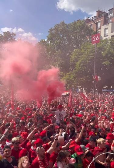 ¡Aficionados del Real Madrid y el Liverpool inician la gran fiesta!