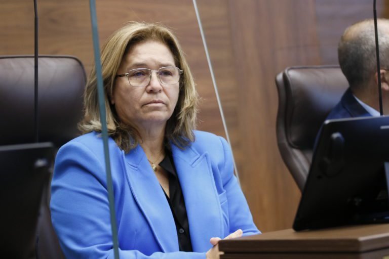 Ada Acuña solicita indagar “medidas arbitrarias” denunciadas en el Ministerio de Cultura