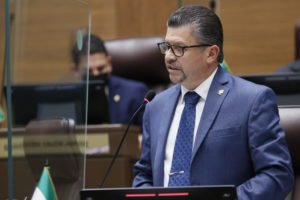 Jefes de fracción discutirán posible sanción sobre Gilberth Jiménez