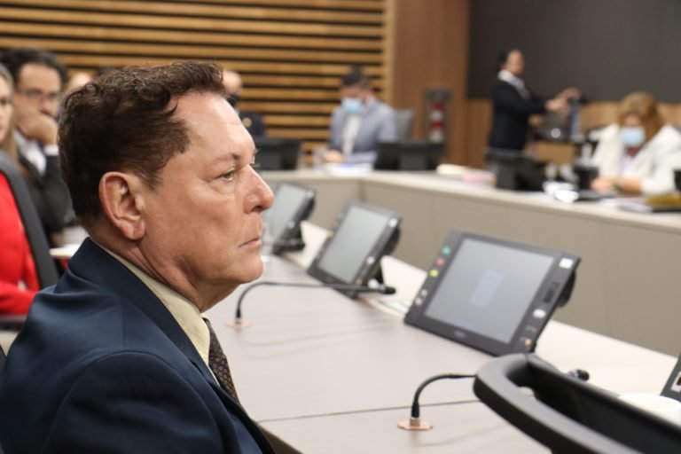 Diputado PSD pide condenar a “medios que están prostituyendo la razón del periodismo”