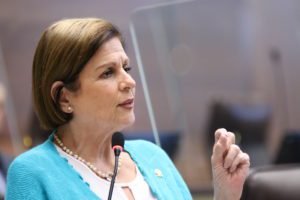 Muchos legisladores han dicho renunciar a la ayuda técnica del combustible, pocos lo han realizado