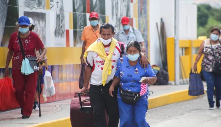 Petro se comunica con Maduro para reabrir la frontera colombo-venezolana