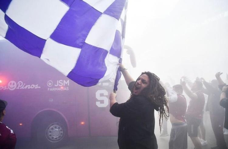 Los morados se hacen sentir en el Estadio Nacional