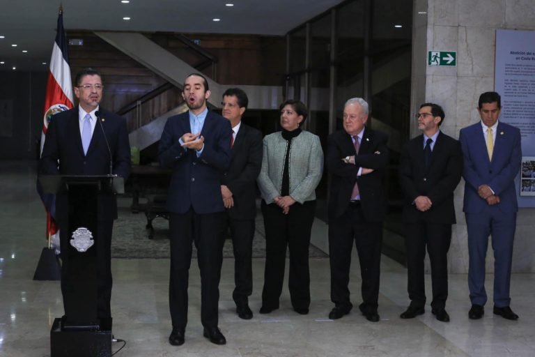 Rodrigo Chaves propone extender hasta el 2031 el contrato a la empresa que opera puerto de Caldera