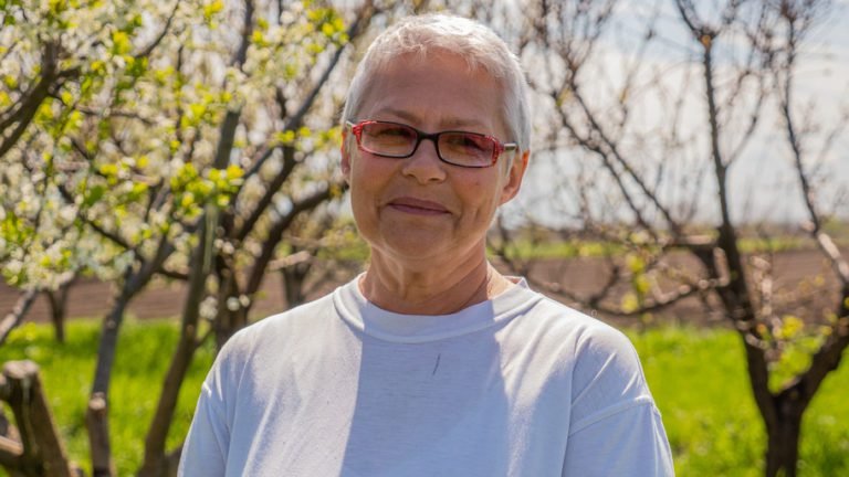 De la devastada Mariúpol al cultivo en huertos domésticos en Ucrania oriental