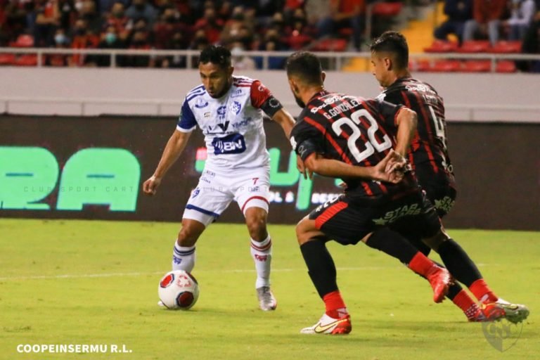 ¿Cuándo fue la última vez que Alajuelense y Cartaginés se enfrentaron en una final?