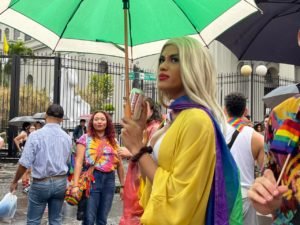 San José se llena de sombrillas multicolores: La lluvia no frenó la Marcha del Orgullo