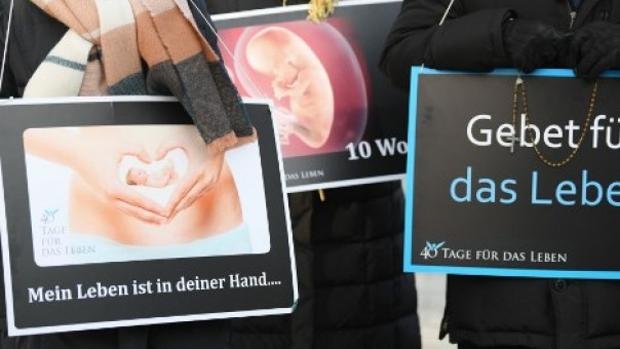 Parlamento alemán levanta prohibición de publicidad para abortos