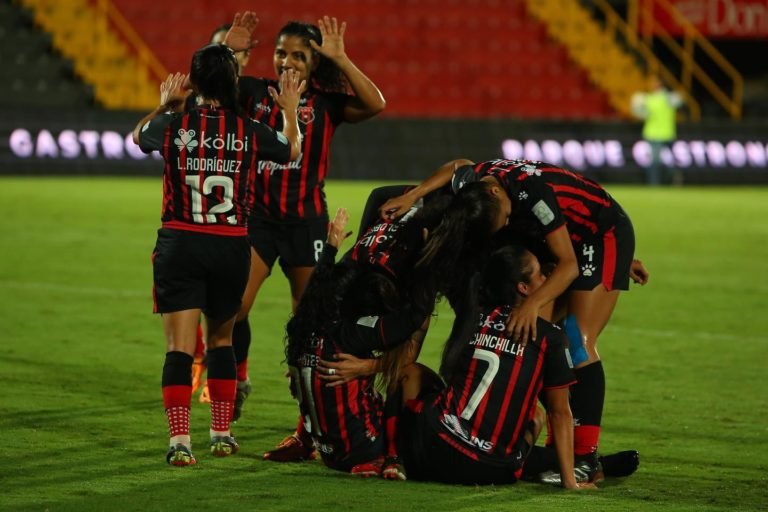¡Final del fútbol femenino será clásico nacional!