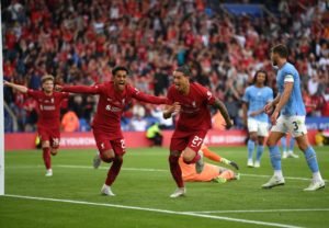 Liverpool derrota al City y alza la Community Shield