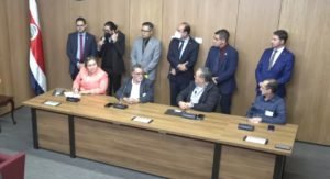 Comisión de Juventud, Niñez y Adolescencia denuncia peligro de cierre de albergues subvencionados por PANI