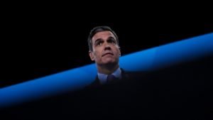 España impondrá impuestos extraordinarios a la banca y a las eléctricas para paliar inflación