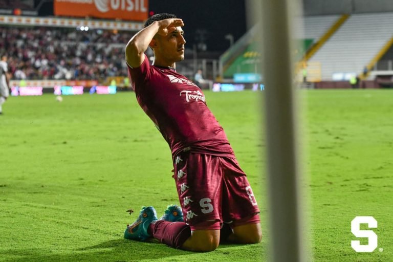 Saprissa reclama dinero por Jimmy Marín