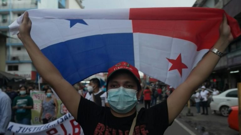 Panamá: fuertes enfrentamientos entre policías y manifestantes al iniciar nuevo diálogo