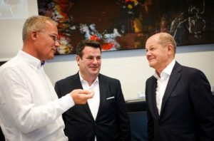 Partidos de coalición alemana logran acuerdo sobre plan de energía verde