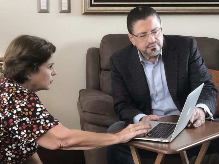 Espinoza: Se tenían que cruzar Pilar Cisneros y Rodrigo Chaves para que en los costarricenses renaciera la esperanza