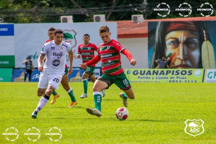 Brandon Aguilera sumó sus primeros minutos en el torneo nacional