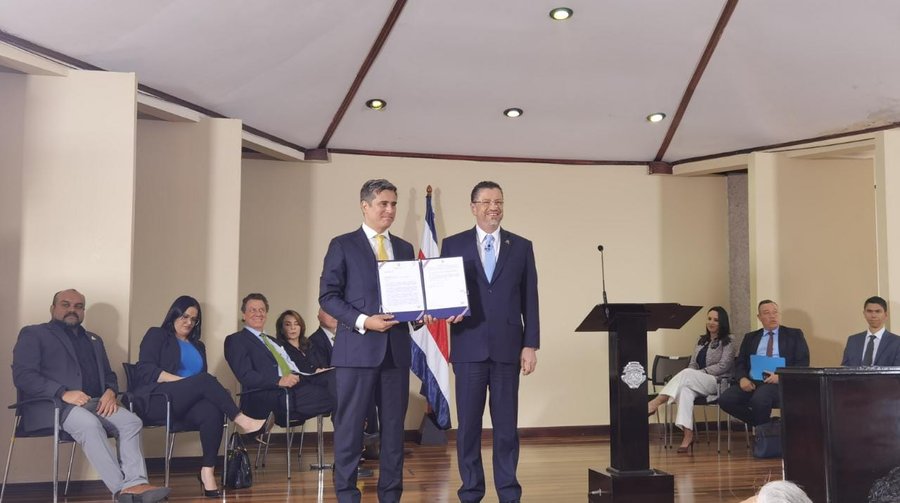Gobierno firma carta de instrucción para que Costa Rica solicite el ingreso al Acuerdo Transpacífico