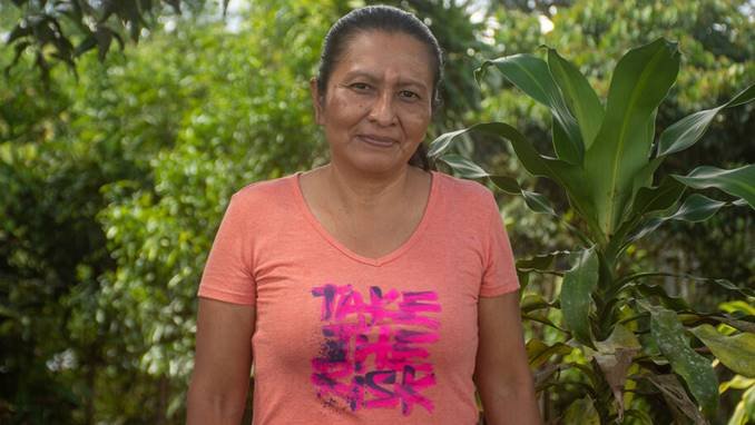 Las mujeres indígenas toman el mando para mejorar la seguridad alimentaria en sus comunidades en Costa Rica