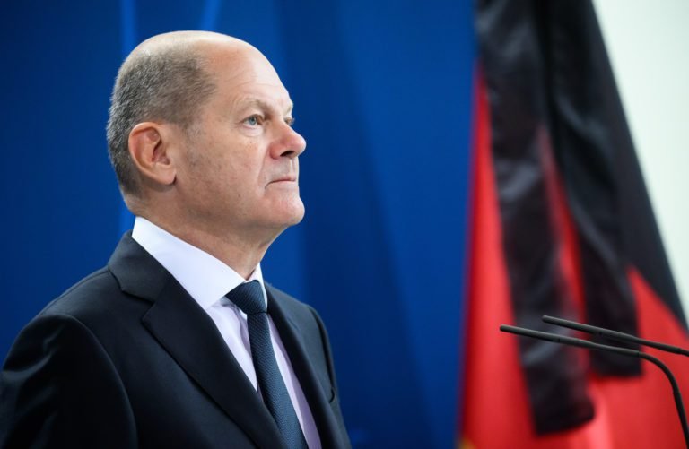Canciller Scholz: “Alemania también llora a la reina británica”