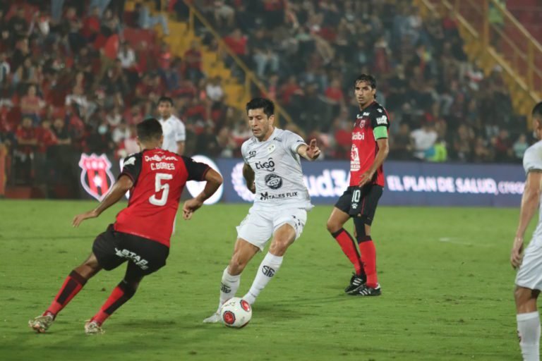 Alajuelense sacó un vital triunfo en casa ante Sporting