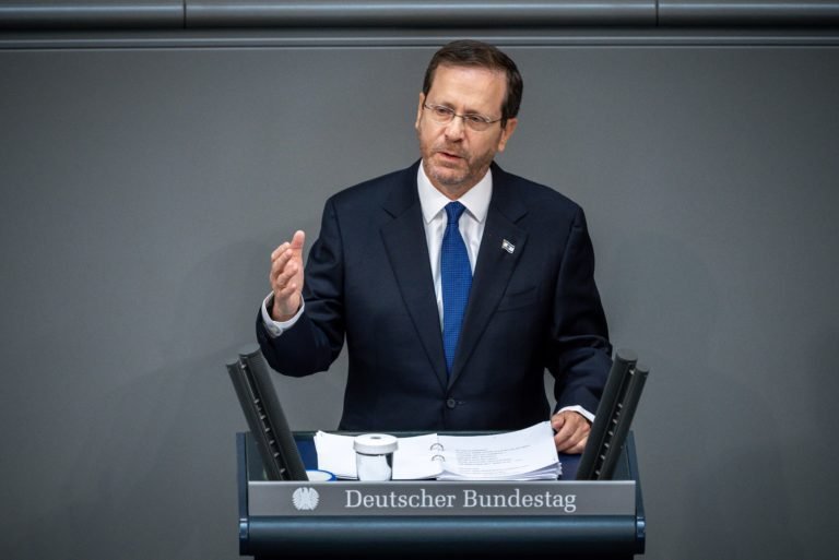 Presidente israelí Herzog aboga por estrechar relaciones con Alemania