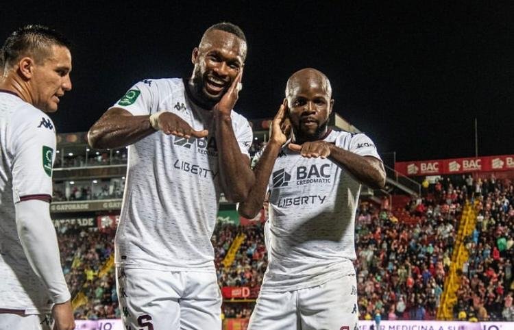 Kendall Waston cree que la contundencia debe pesar en la serie ante Alajuelense