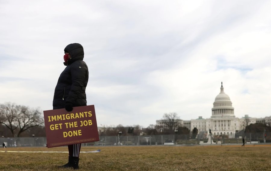 La concesión de menos visas de trabajo le cuesta miles de millones a EEUU, según estudio